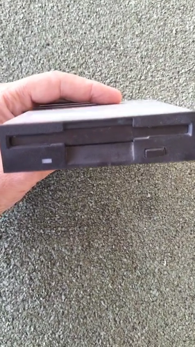 Diskettenlaufwerk 3,5" schwarz NEC FD1231H 1,44MB 720KB 134-506791-731-4 getestet - Video 1 von 1