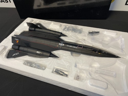 CENTURY WINGS 1:72 SCALE 001630 SR-71 BLACKBIRD U.S.A.F 9TH SRW 61-7967 1977 - Picture 5 of 7