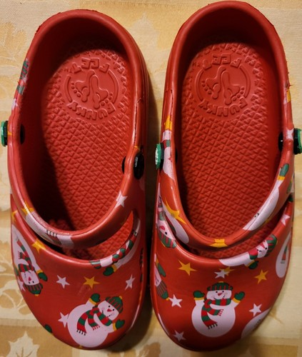 Funky Feet Clogs Youth Size 12/13 Red w/Snowmen Slip-on Flat Heels  - Picture 2 of 6