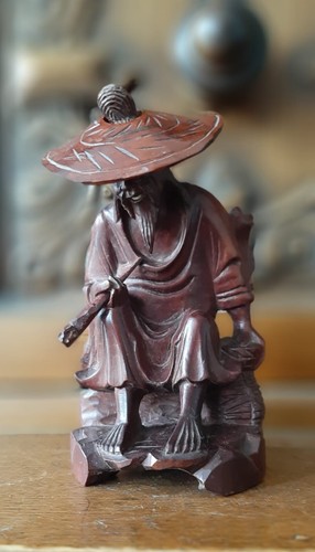 Vintage Rosewood Figurine Oriental Man; wearing hat & holding a pipe. - Picture 4 of 5