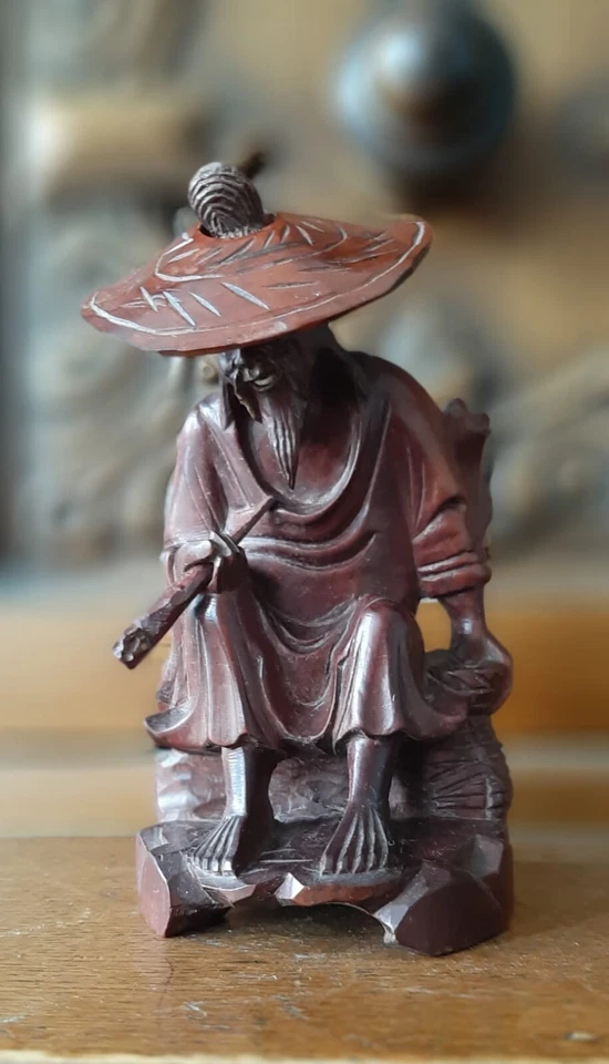 Vintage Rosewood Figurine Oriental Man; wearing hat & holding a pipe. - Image 4 of 4