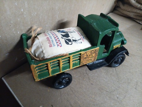 Vintage Metal Malatesta & Sons Green Cast Iron Truck - Picture 6 of 11