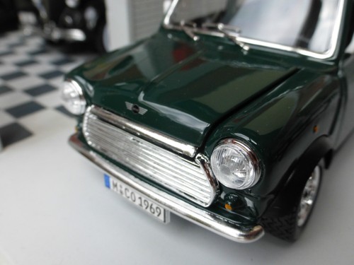 1:24 Mini Cooper Classic Austin Rover G Scale Diecast Model Burago 22011G - Picture 3 of 5
