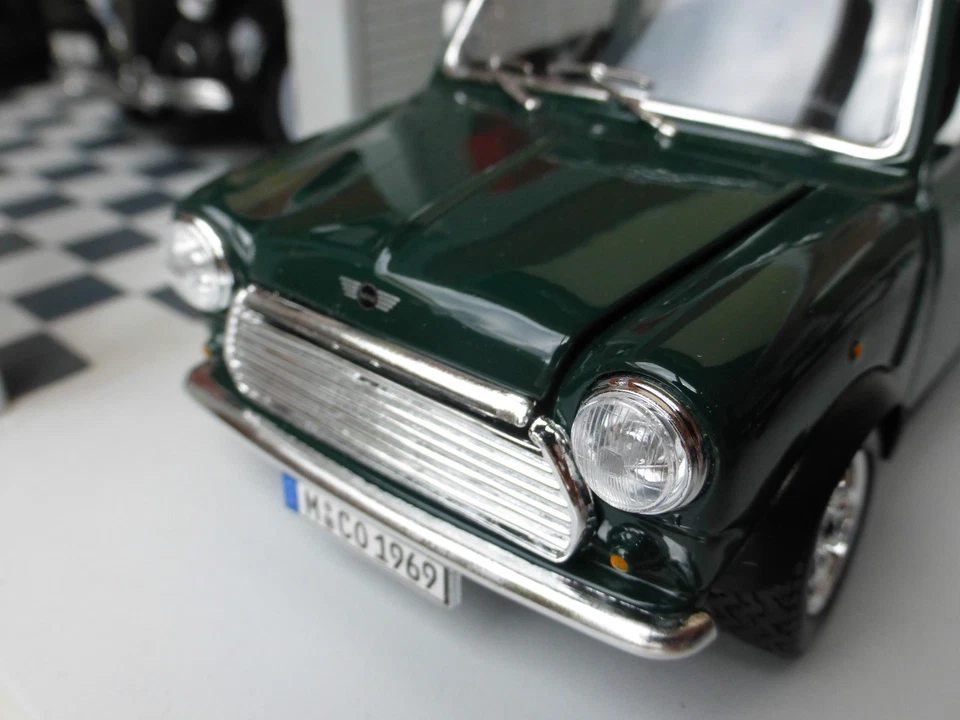 1:24 Mini Cooper Classic Austin Rover G Scale Diecast Model Burago 22011G - Image 3 of 4