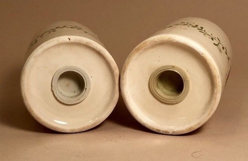 Vintage Ceramic "Welcome Friends" Tall Salt and Pepper Shaker Set from CBK - Picture 5 of 5