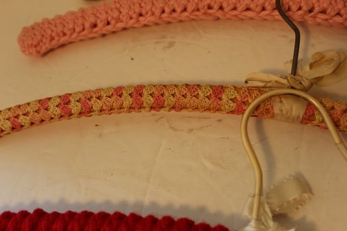 4 Vintage Hangers - Picture 3 of 5
