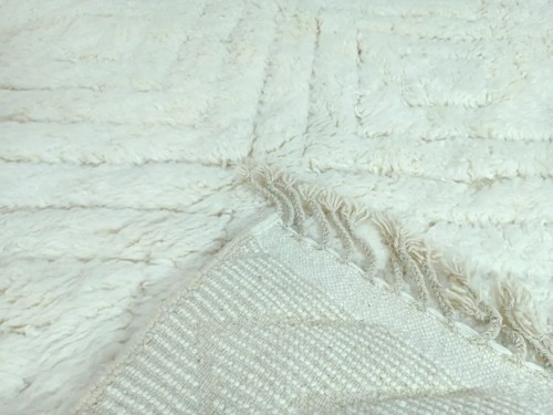 Geometric Hand Knotted Moroccan Rug, White Woollen Yarn, Luxury Rugs - Picture 7 of 8