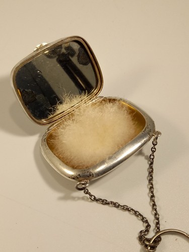 Sterling Silver S&Co Powder Compact Antique Birmingham 1916 on Finger Chain - Picture 6 of 7