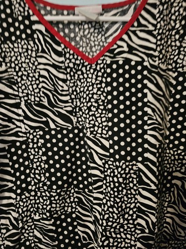 Scrubstar Brand Multiprint In Black And White Scrub Top - sz XL - Picture 2 of 4