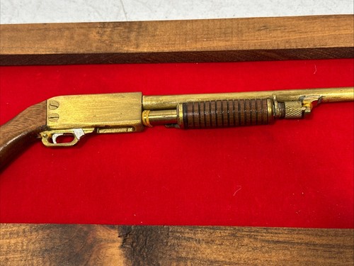 1/4 Scale replica Gun Firearms Framed Displays Rem. Model, 17 Hawken .50 Cal. - Picture 7 of 10