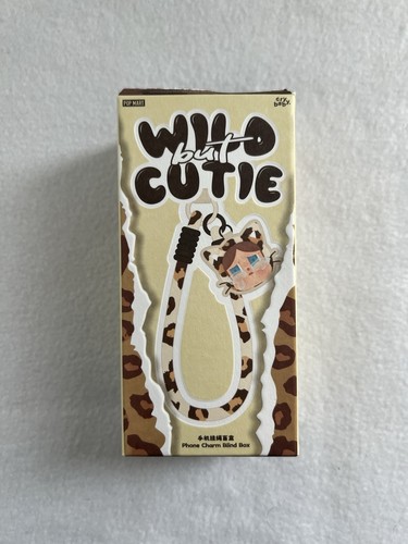 AUTHENTIQUE BRELOQUE DE TÉLÉPHONE POPMART Crybaby Wild but Mutie - Denim Cutie OPEN BOX - Photo 5 sur 6