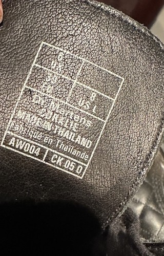 Botas Acolchadas Dr Martens Coralie Daino Negras Talla 8 EE. UU./39UE Bolsa Antipolvo Y Caja. - Imagen 6 de 9