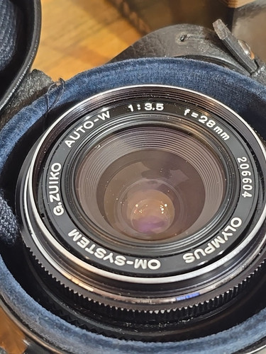 Olympus G.Zuiko Auto-W 28mm f/3.5 Manual Focus OM-Mount Lens - Picture 3 of 8