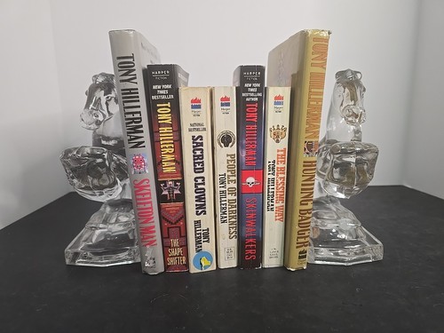 Tony Hillerman Mystery Lot of 8 Books - Leaphorn & Chee Series - 2 Hardcovers + - Bild 2 von 22