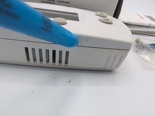 Honeywell TH5220D1003 Non-Programmable Thermostat Digital Display - WORKS! - Picture 4 of 14