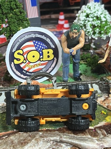 Matchbox Travel Tracker Transport Truck 4x4 Orange/Tan Diecast Used NM Condition - Picture 9 of 10