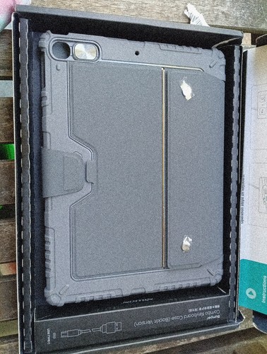 NILLKIN Bumper Combo custodia tastiera per AP iPad 10.2 2019/2020/2021 - Foto 2 di 5