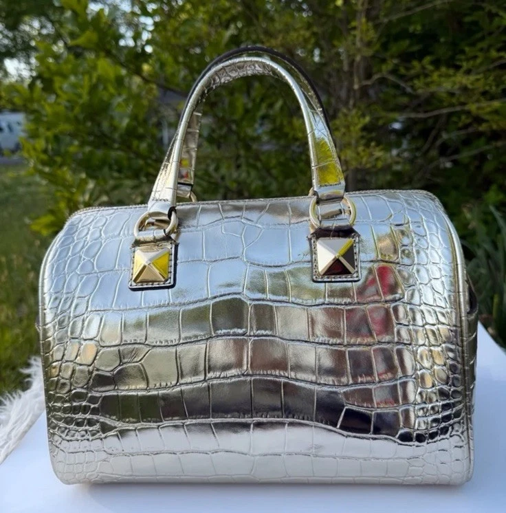 Cartera Michael Kors Grayson Mediana Metálica Cocodrilo Cuero Repujado Dorado Pálido Foto 2 de 4