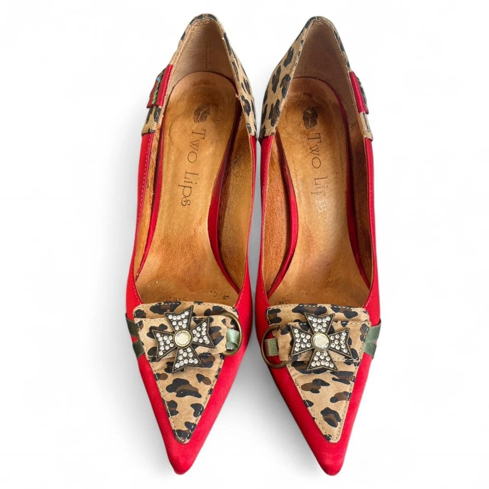 Y2K 2000'S DOS LABIOS DE COLECCIÓN. TACONES DE TACÓN CON DIJE DE LENTEJUELAS DE LEOPARDO ROJO TALLA 8 1/2. Foto 3 de 4