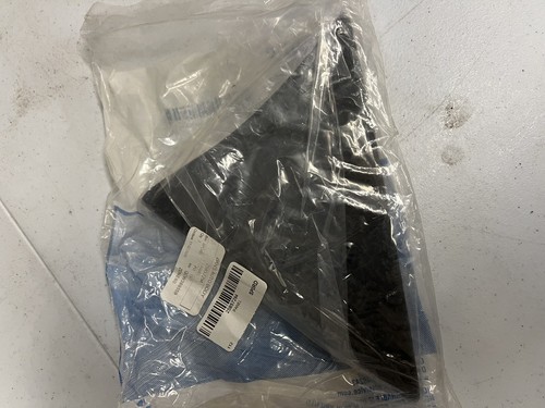 BRAND NEW OEM GM FRONT DOOR UPPER TRIM PANEL RIGHT 25857294 B67