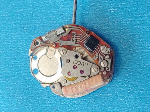 ETA 579.001- 4 Jewel, 2 Hand Gucci Movement. Sets, Runs, Keeping Time 2 Days. - Picture 8 of 9