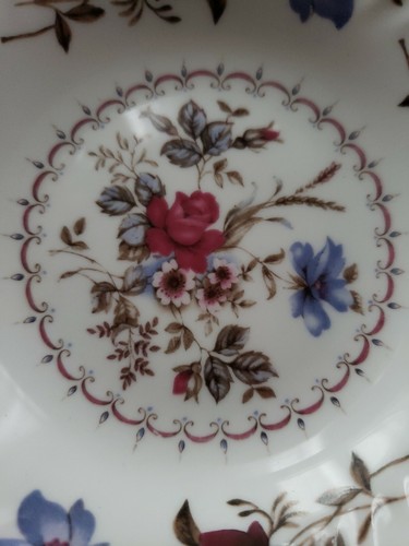 Rose & Iris by Elizabethan - Fruit/Dessert Dish - DISCONTINUED - RARE PATTERN - Picture 11 of 12