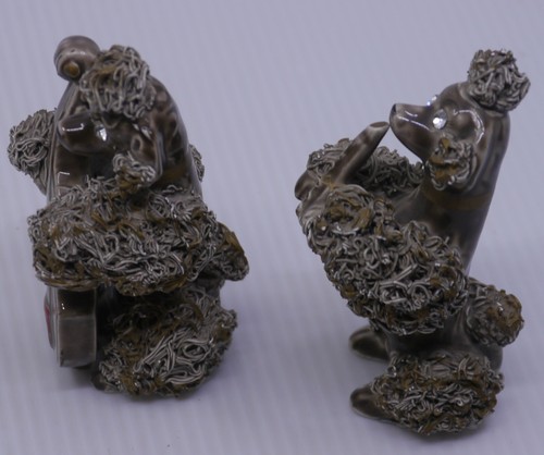 2 VINTAGE THAMES BLACK CERAMIC SPAGHETTI POODLE FIGURINES w MUSICAL INSTRUMENTS - Picture 2 of 6
