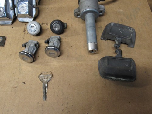 1986 Kawasaki Voyager ZN1300 Ignition Key Set Locks  Storage Locks - Picture 2 of 21