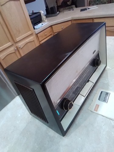 Vintage Grundig Vacuum Tube Radio German Model 2520 U Bakelite Working + Manual - Picture 3 of 21