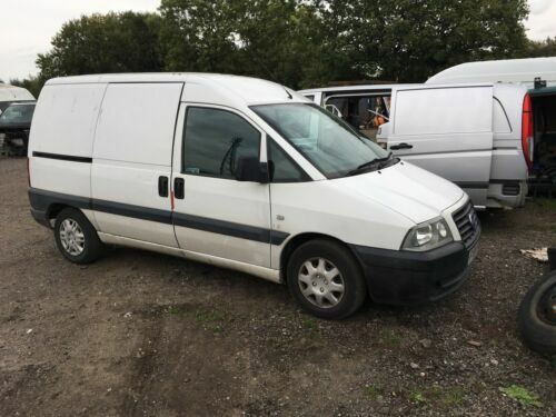 Fiat Scudo roda disfarçado de Peugeot Expert