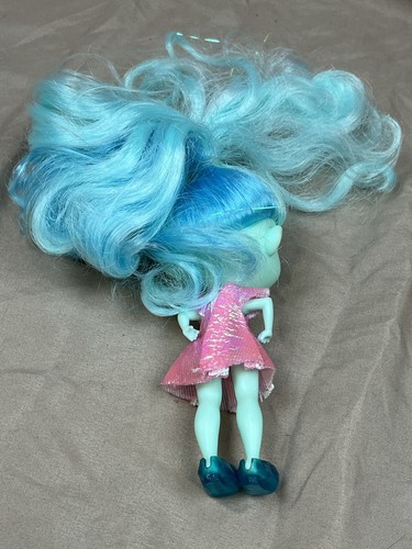 Hairdorables Series 1 Neila Green Skin Blue Hair HTF 2017 Retired Doll - Picture 3 of 5