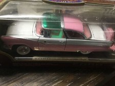 Road Legends 1:18 1955 Ford Fairlane Crown Victoria Die Cast Metal Pink White 