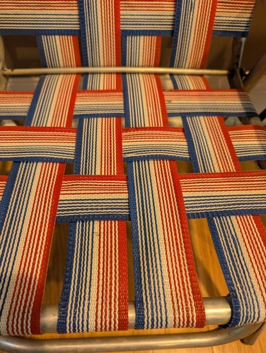 2 Vintage Kids Folding Lawn Chairs Beach Webbed Aluminum Red White Blue Cat Dog - Picture 5 of 11