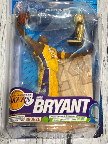 MCFARLANE NBA SERIES 17 LAKERS HOF KOBE BRYANT CL VARIANT FIGURE  /2000 SEALED - Picture 2 of 8