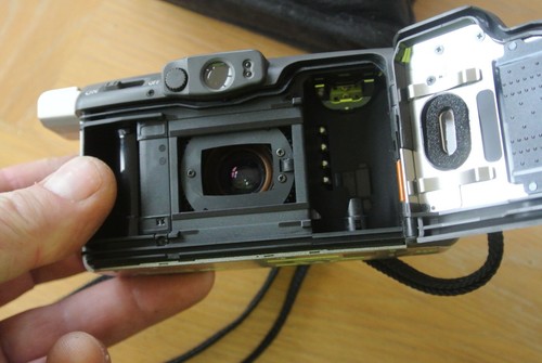 Canon Sure Shot 105 Zoom S 35mm Film Point and Shoot Camera NICE WORKING - Picture 8 of 8