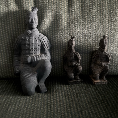 Vintage schwere große 8 Zoll x 1 chinesische kniende Terrakotta Krieger Soldat Statue blau - Bild 1 von 5