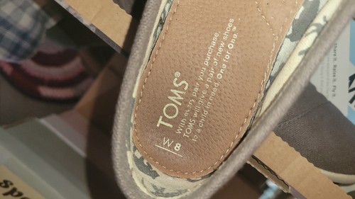 Toms Classic Slip Ons Ash Color Size 8 Lightly Worn - Picture 5 of 6