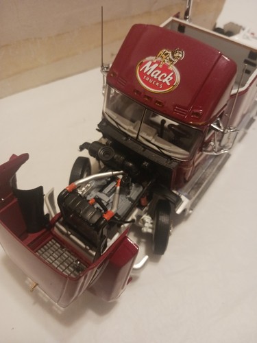 1/32 Scale 1993 Mack Elite With Tanker Trailer (W/Box) Franklin READ!! - Picture 15 of 19