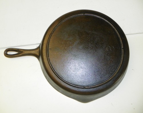 Unmarked Cast Iron Skillet #8 vintage used 11 3/8 WIDEST - 10 1/2  X 2 INCH DEEP - Foto 2 di 6