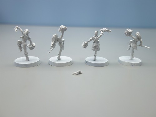 Warhammer: Blood Bowl - Dark Elf Cheerleaders (primed) - Picture 4 of 4
