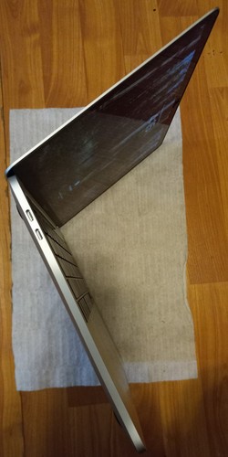 Apple MacBook Pro 13.3"/2020/SILVER/M1/8gb ram,256gb SSD —1 Issue** - Picture 4 of 7