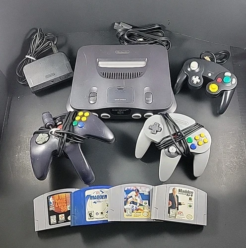 N64 Nintendo 64 NUS-001 Bundle w/ Power & AV Cords, 3x Controllers, 4x Games