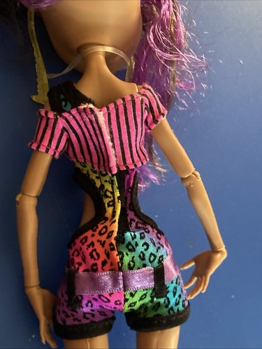 Monster High Doll 2008 Gloom Beach Clawdeen Wolf - Picture 10 of 23