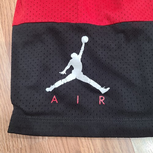 Boys Nike Air Jordan Shorts Size Medium Black Red Drawstring Pockets - Picture 2 of 7