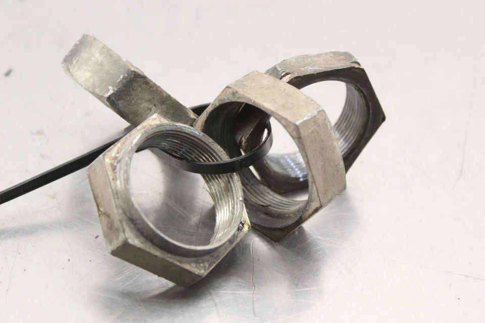 Suzuki Quadrunner 230 LT230E 1987 2x4 tuercas de eje trasero O959 Foto 4 de 4