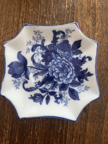 Vintage Blue & White French Country 8 Cup & Saucer Sets Blue Roses - Picture 14 of 15