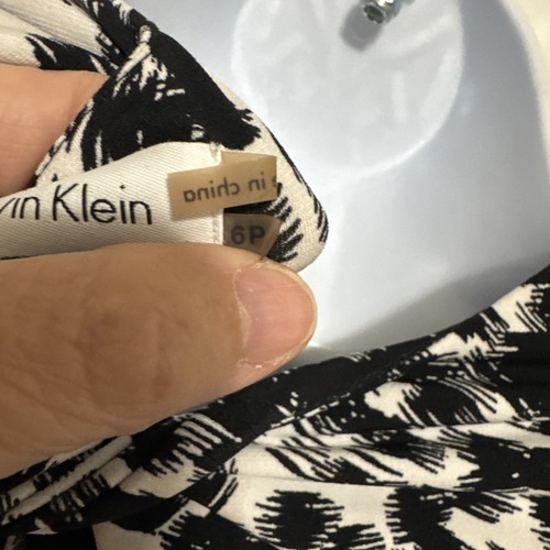 Calvin Klein Dress Women's Black & White Dress Size 6P Sleeveless Zip Back - Picture 15 of 17