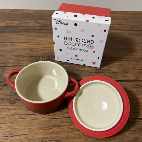LE CREUSET Mini Cocotte Redonda Disney Mickey Mouse Rojo Nuevo con Caja - Imagen 11 de 12