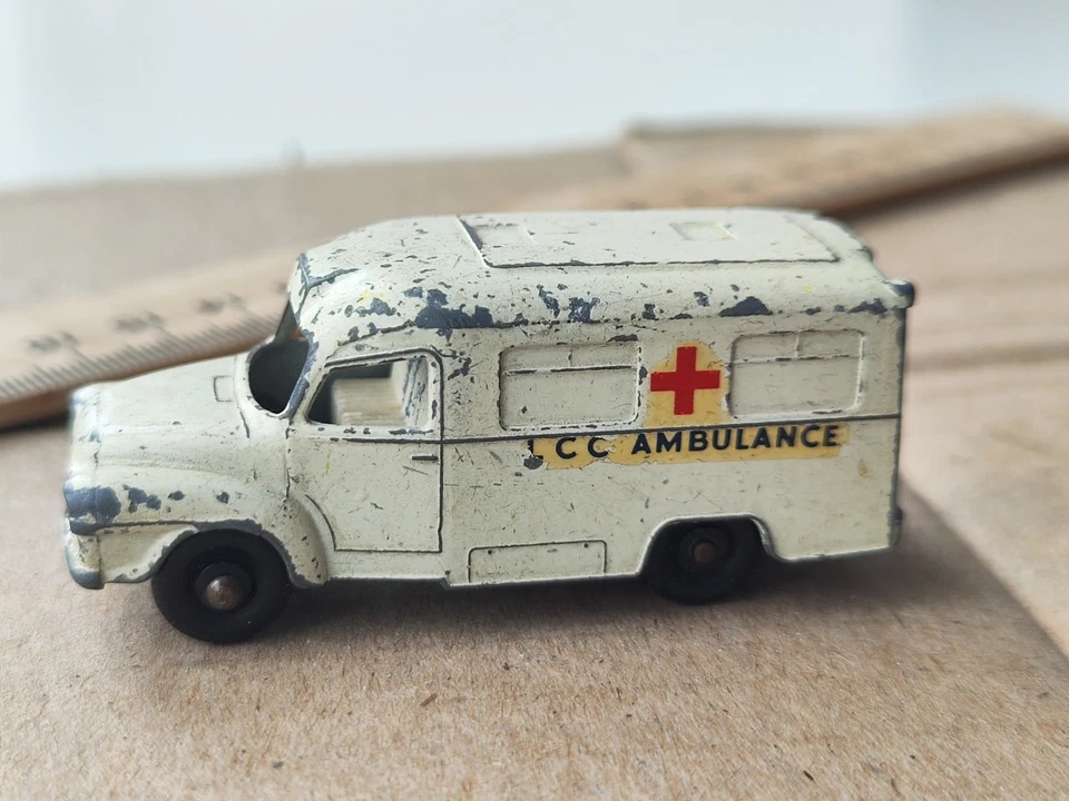Vintage Retro Car Lomas Ambulance #14, modellini di piccole auto in metallo, ... - Immagine 2 di 4
