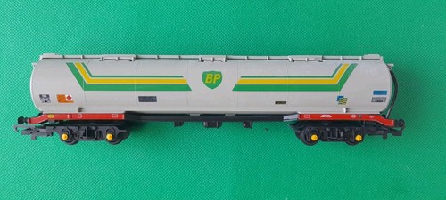 Hornby R6246 100 Ton Tank Wagon ( BP ) - Picture 3 of 8